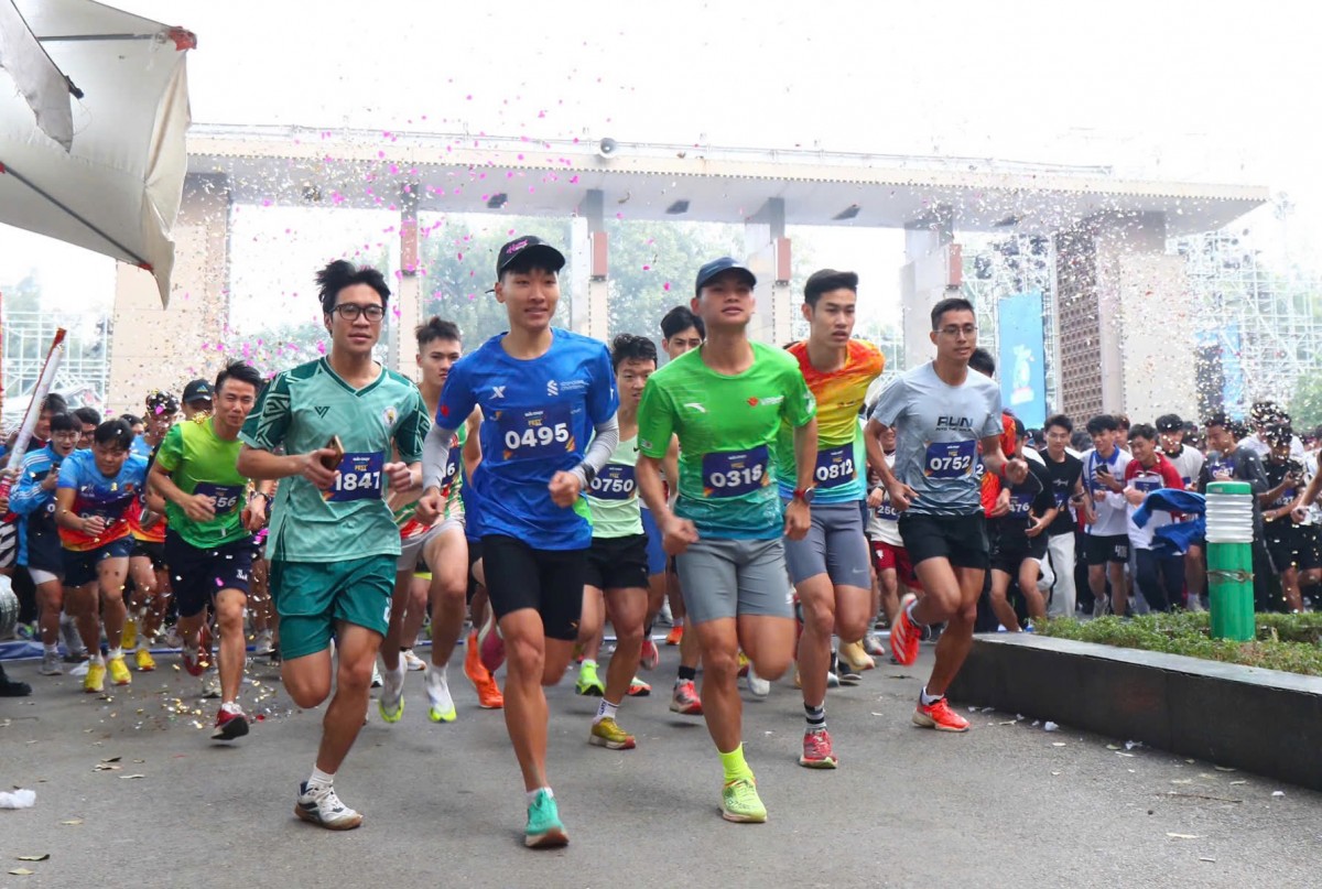 Giải chạy Connect Fest thu hút hơn 1.000 học sinh, sinh viên tham gia. Ảnh: Hoàng Ngọc Giải chạy Connect Fest thu hút hơn 1.000 học sinh, sinh viên tham gia. Ảnh: Hoàng Ngọc