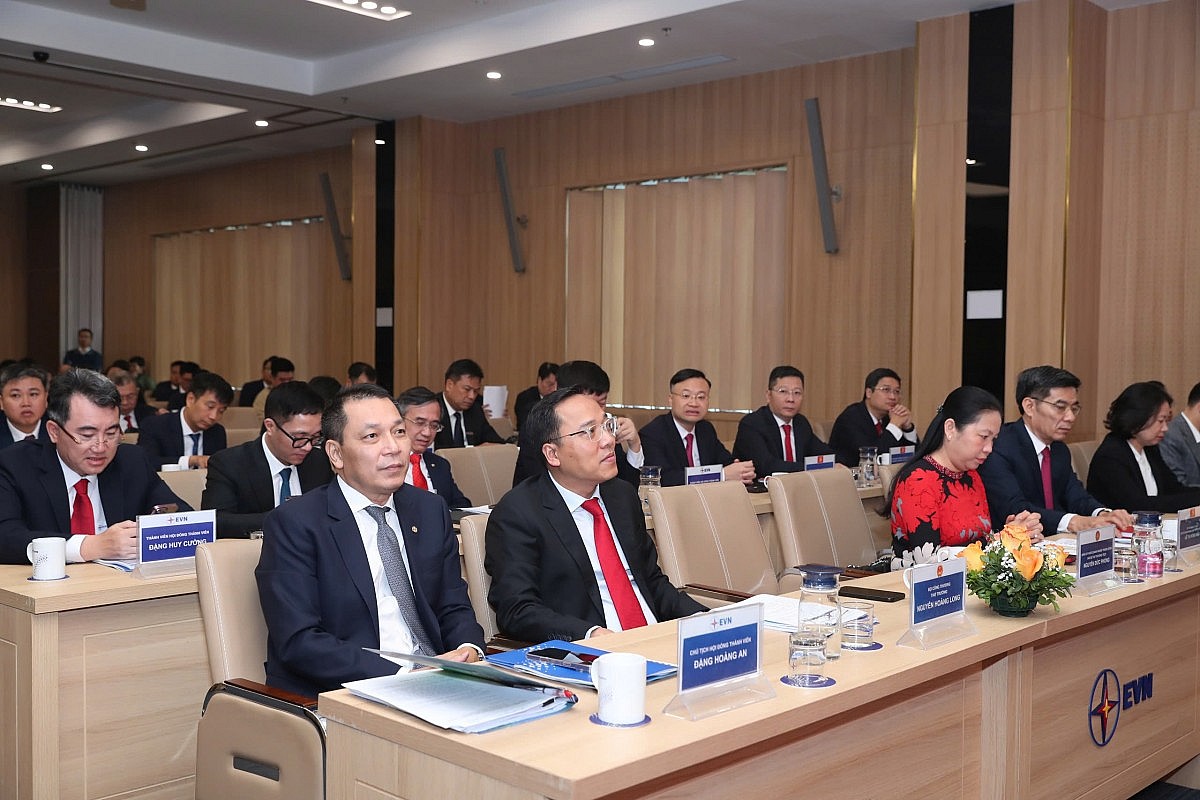 EVN: Điện thương phẩm tăng 9,24%, doanh thu tăng 13,7% EVN: Điện thương phẩm tăng 9,24%, doanh thu tăng 13,7%