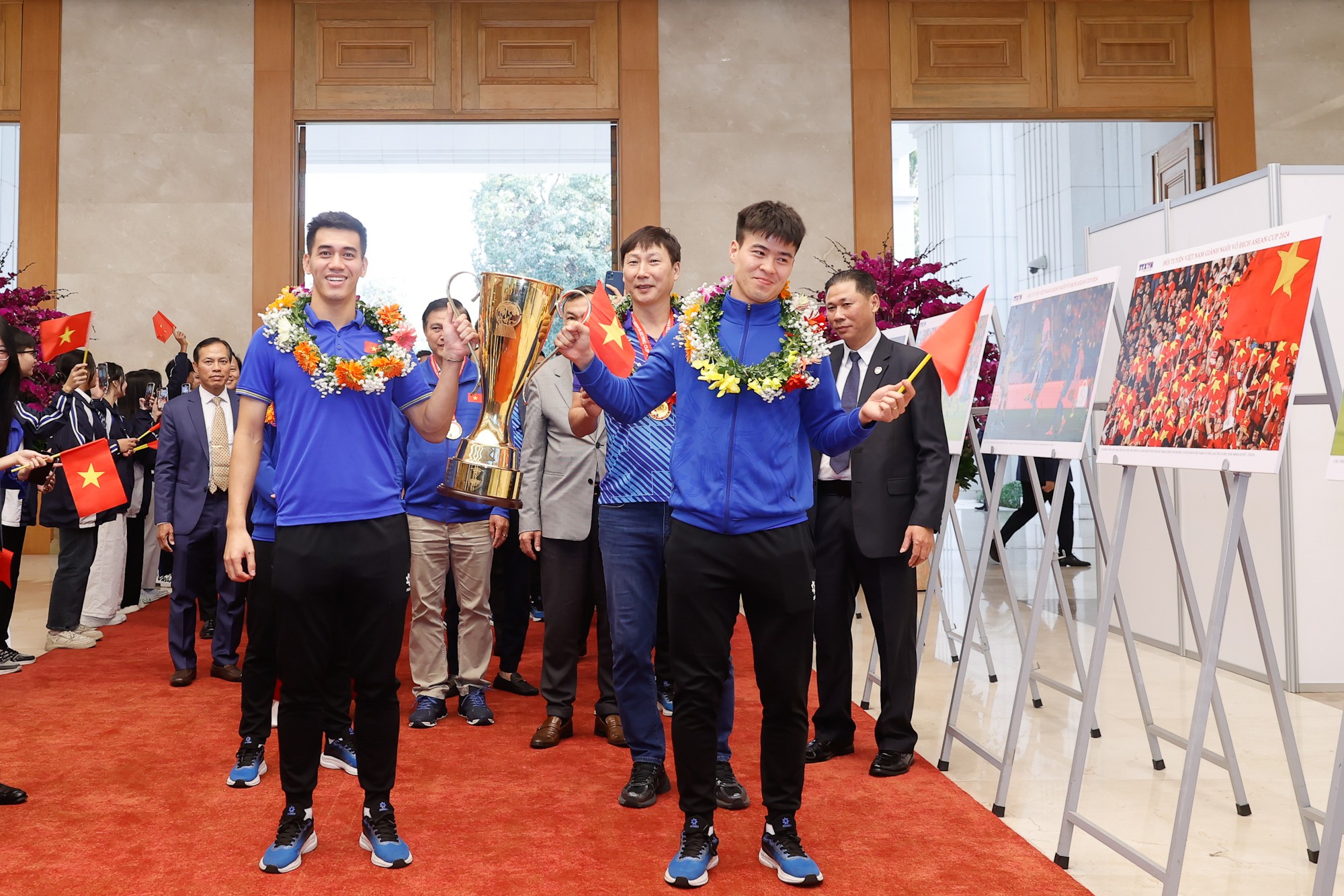 Thủ tướng gặp, chúc mừng đội tuyển bóng đá quốc gia