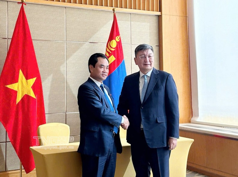 Tổng Thư ký Đảng Nhân dân Mông Cổ cầm quyền Yangug Sodbaatar và Bí thư Tỉnh ủy Thái Nguyên Trịnh Việt Hùng trao đổi, thảo luận nội dung tăng cường hợp tác trên các lĩnh vực, tháng 10/2024