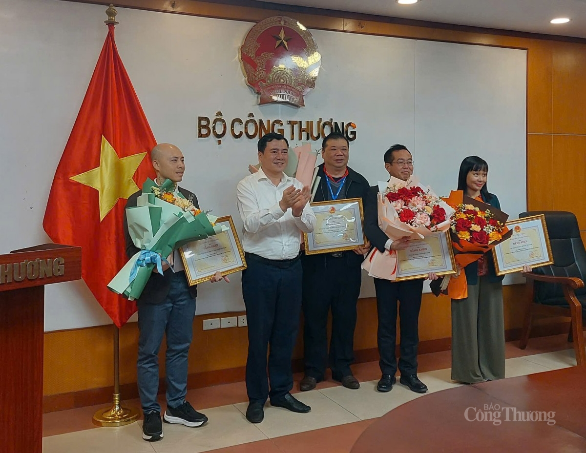 Họp Tổ điều hành thị trường trong nước quý IV năm 2024 Họp Tổ điều hành thị trường trong nước quý IV năm 2024