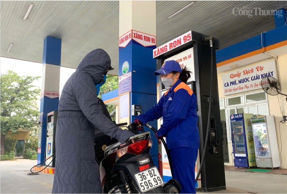 Tết Ất Tỵ 2025: Xăng dầu đầy kho, không lo khan hiếm Tết Ất Tỵ 2025: Xăng dầu đầy kho, không lo khan hiếm