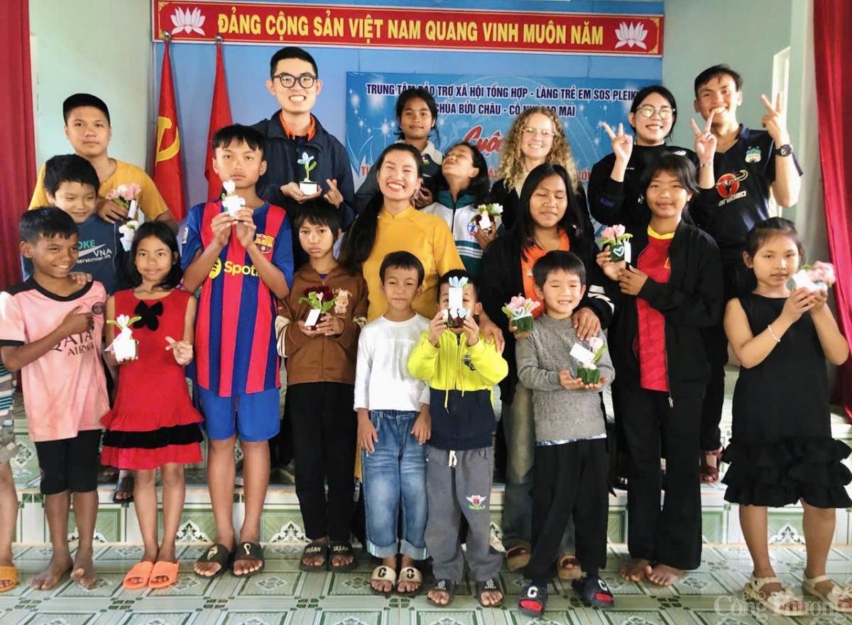 Lớp tiếng Anh miễn phí cho trẻ yếu thế ở Gia Lai