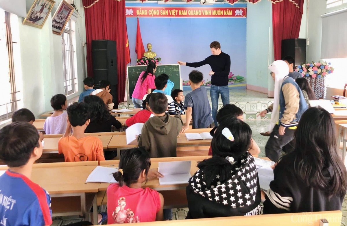 Lớp tiếng Anh miễn phí cho trẻ yếu thế ở Gia Lai