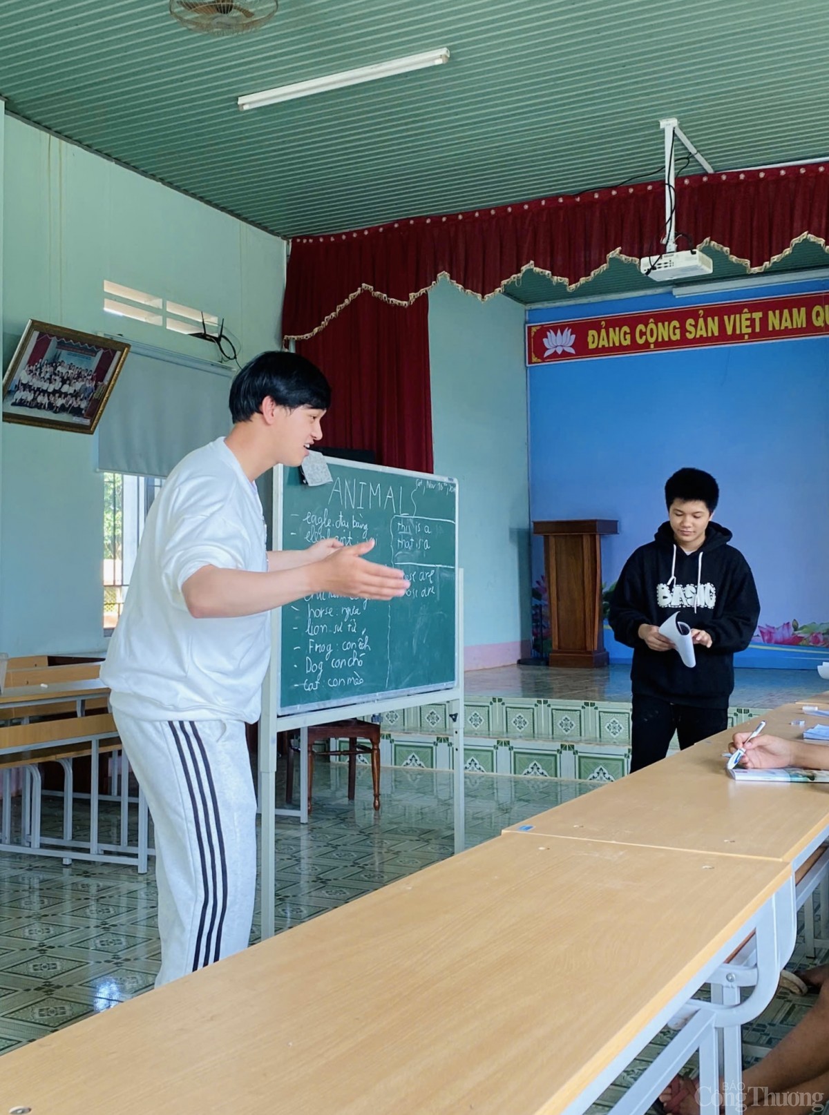 Lớp tiếng Anh miễn phí cho trẻ yếu thế ở Gia Lai