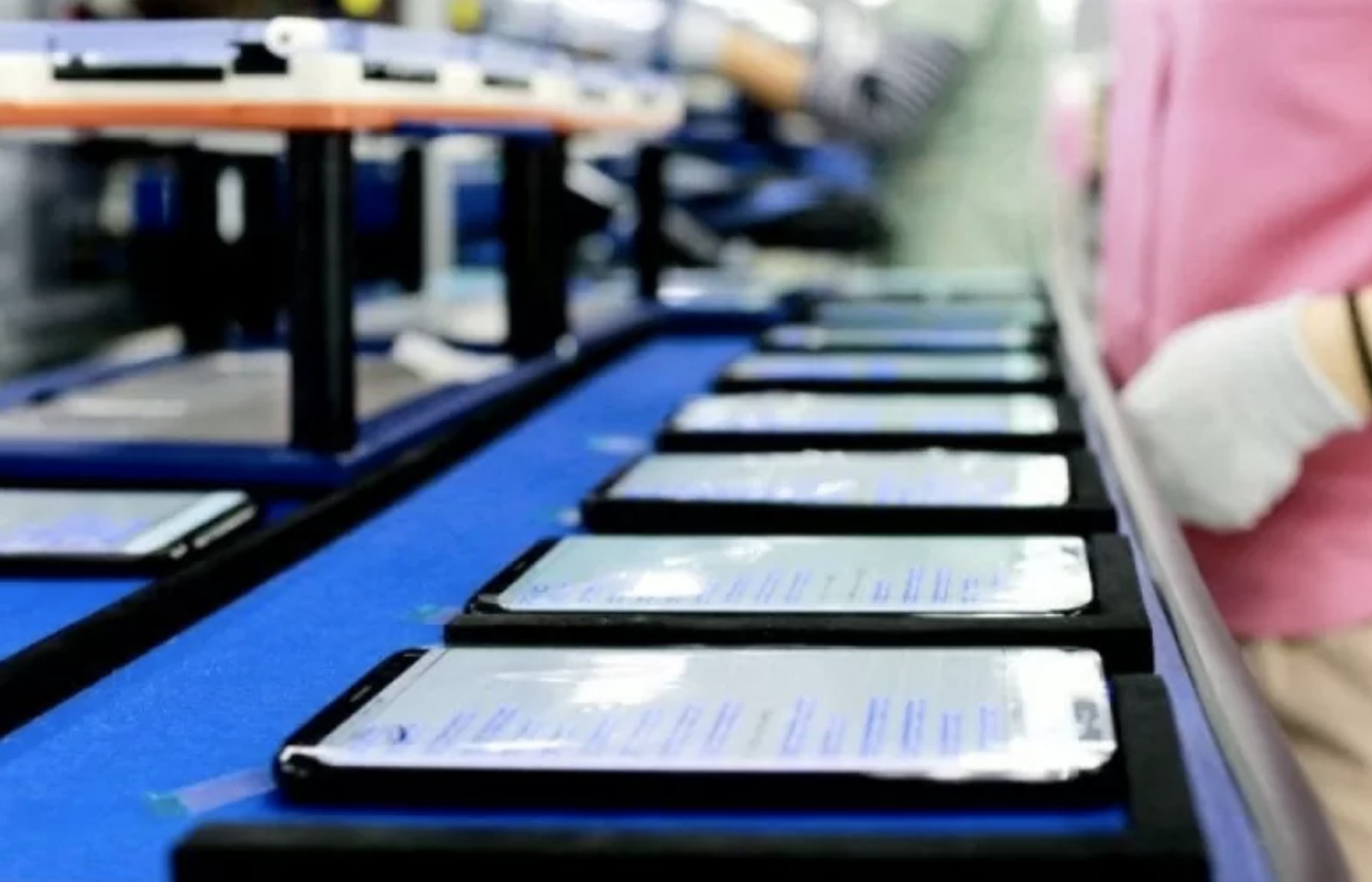 Các mặt hàng linh kiện điện tử giá trị cao góp phần đưa Việt Nam là đối tác thương mại thứ 3 của Hàn Quốc. Ảnh: Cơ hội giao thương. Các mặt hàng linh kiện điện tử giá trị cao góp phần đưa Việt Nam là đối tác thương mại thứ 3 của Hàn Quốc. Ảnh: Cơ hội giao thương.