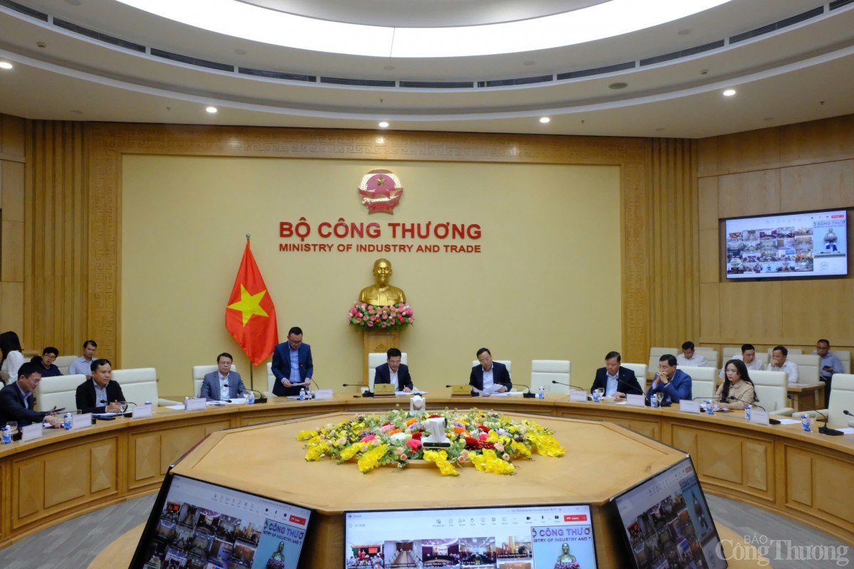 Hội nghị trực tuyến triển khai nhiệm vụ về cung ứng điện Hội nghị trực tuyến triển khai nhiệm vụ về cung ứng điện