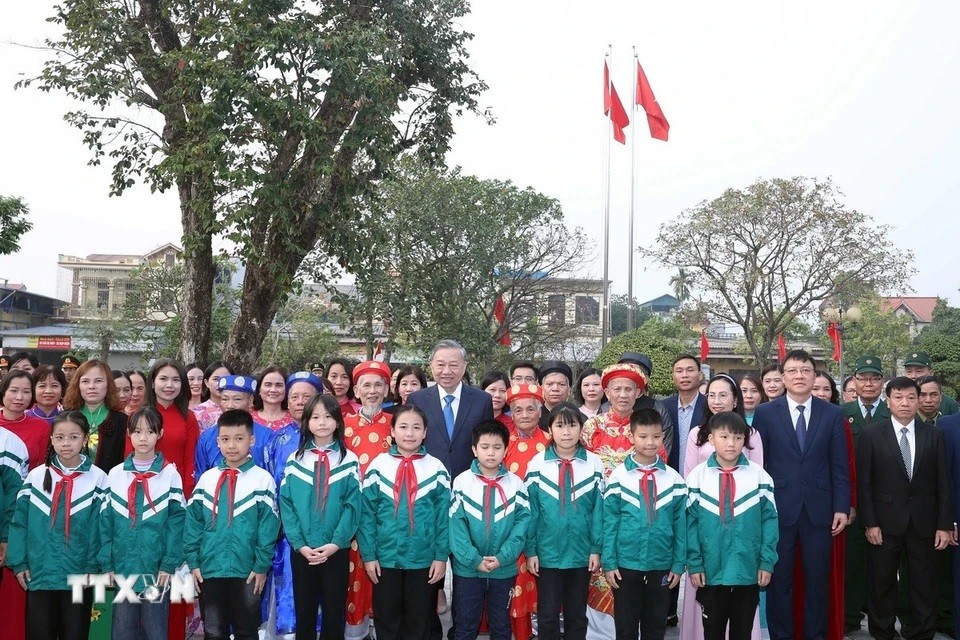 Tổng Bí thư Tô Lâm với nhân dân xã Nguyễn Văn Linh, huyện Yên Mỹ. Tổng Bí thư Tô Lâm với nhân dân xã Nguyễn Văn Linh, huyện Yên Mỹ.