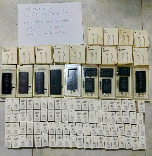 Hà Giang: Tạm giữ 105 sản phẩm giả mạo nhãn hiệu Apple Hà Giang: Tạm giữ 105 sản phẩm giả mạo nhãn hiệu Apple