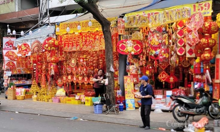 TP. Hồ Chí Minh: Đa dạng hàng trang trí Tết Đường Hải Thượng Lãn Ông ược xem là "thiên đường mua sắm" đồ trang trí tại TP. Hồ Chí Minh