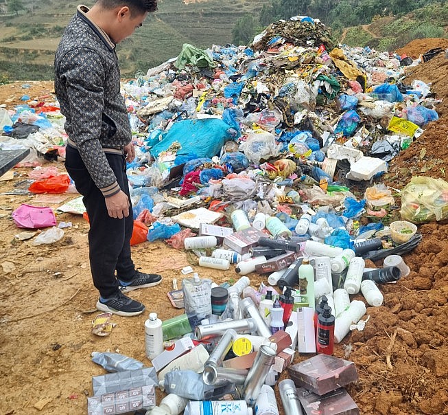 Lào Cai: Xử phạt chủ lô hàng mỹ phẩm không rõ nguồn gốc