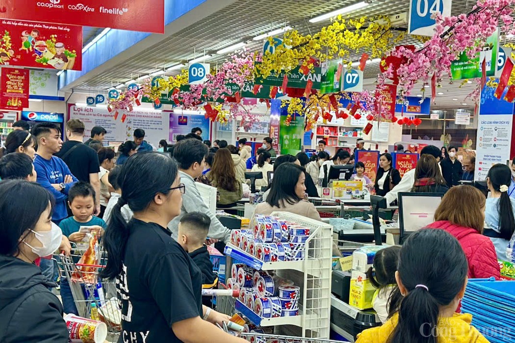 Thị trường Đà Nẵng đang sôi động lên từng ảnh (Ảnh chụp tại siêu thị coopmart Đà Nẵng hôm 5/1)