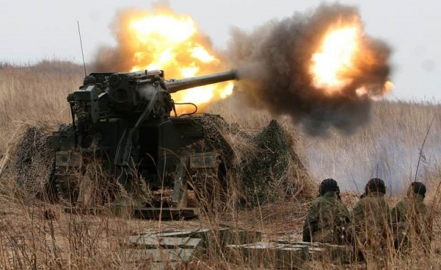 Pháo tự hành Nga khai hỏa về phía lực lượng Ukraine tại mặt trận Donbass. Ảnh: Pravda Pháo tự hành Nga khai hỏa về phía lực lượng Ukraine tại mặt trận Donbass. Ảnh: Pravda