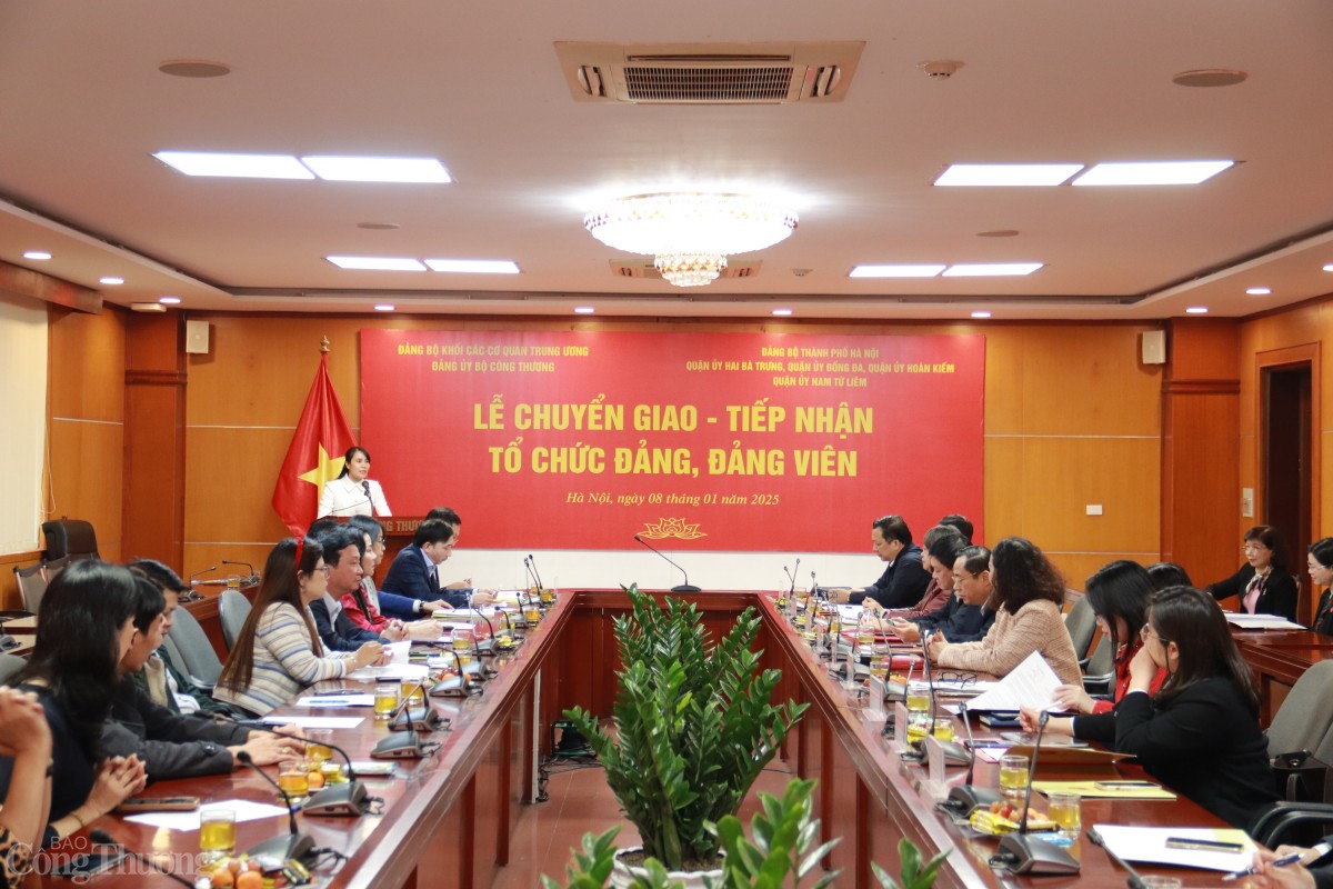 Chuyển giao 8 tổ chức đảng từ Đảng ủy Bộ Công Thương Chuyển giao 8 tổ chức đảng từ Đảng ủy Bộ Công Thương