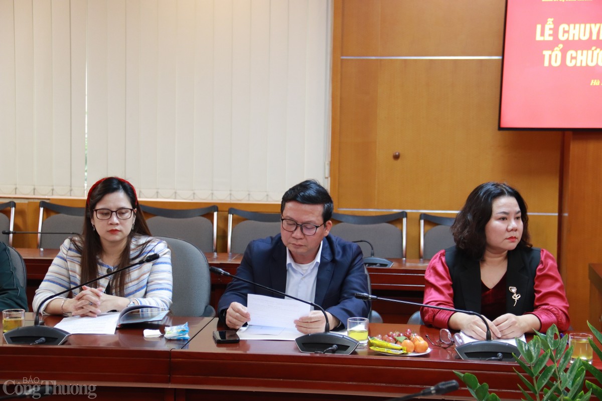 Chuyển giao 8 tổ chức đảng từ Đảng ủy Bộ Công Thương Chuyển giao 8 tổ chức đảng từ Đảng ủy Bộ Công Thương