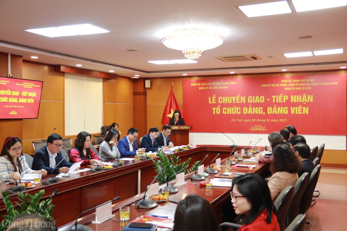 Chuyển giao 8 tổ chức đảng từ Đảng ủy Bộ Công Thương Chuyển giao 8 tổ chức đảng từ Đảng ủy Bộ Công Thương
