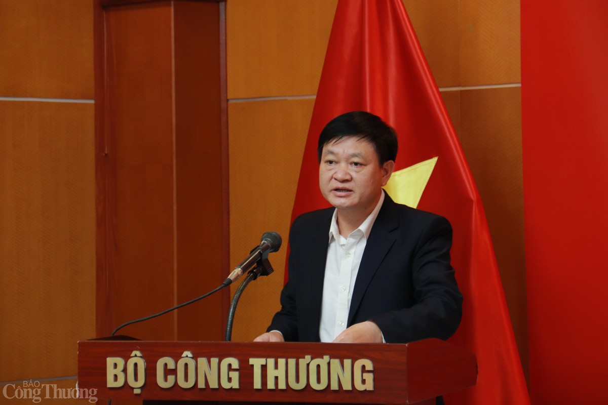 Chuyển giao 8 tổ chức đảng từ Đảng ủy Bộ Công Thương Chuyển giao 8 tổ chức đảng từ Đảng ủy Bộ Công Thương