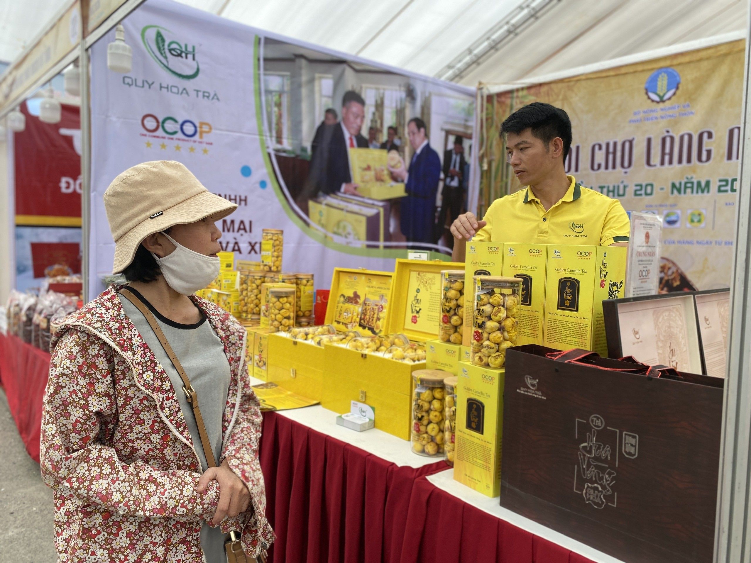 Thương hiệu trà hoa vàng ngày càng được nhiều người biết thông qua môi trường số. Ảnh: Lê An