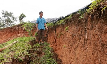 Bắc Giang: Sạt lở đất núi 'uy hiếp' hàng chục hộ dân