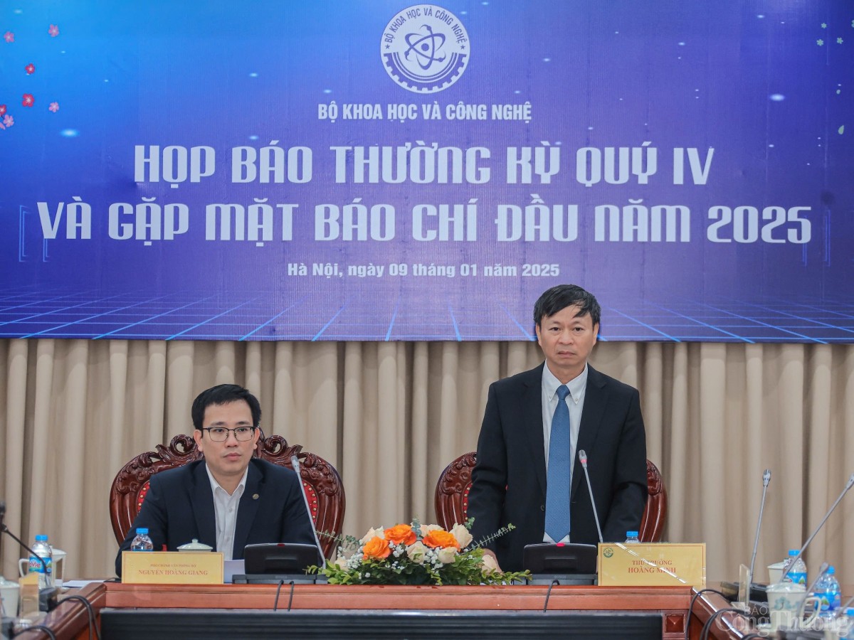 Thứ trưởng Hoàng Minh chủ trì Họp báo Thứ trưởng Hoàng Minh chủ trì Họp báo