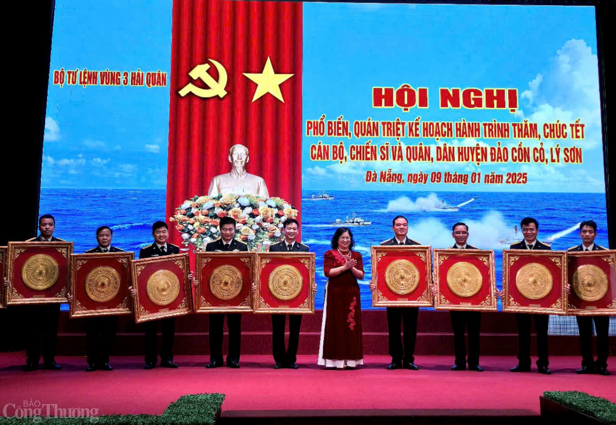 Vùng 3 Hải quân khởi hành đưa quà Tết ra đảo Cồn Cỏ, Lý Sơn Vùng 3 Hải quân khởi hành đưa quà Tết ra đảo Cồn Cỏ, Lý Sơn