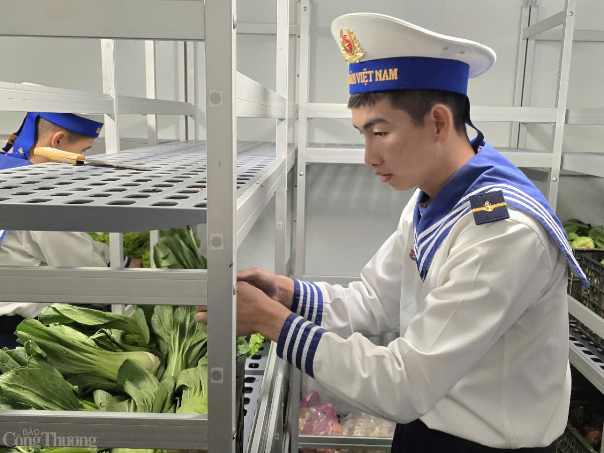 Vùng 3 Hải quân khởi hành đưa quà Tết ra đảo Cồn Cỏ, Lý Sơn Vùng 3 Hải quân khởi hành đưa quà Tết ra đảo Cồn Cỏ, Lý Sơn