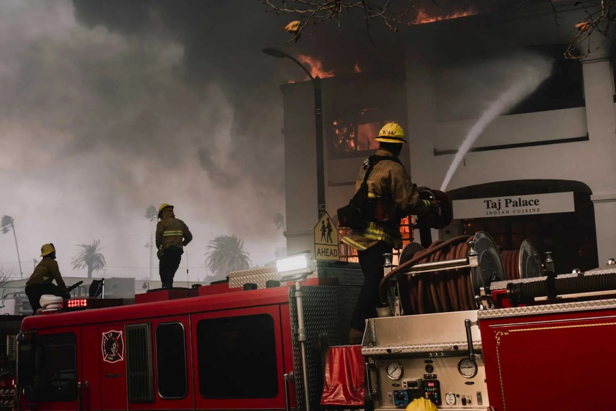 Los Angeles hứng chịu đợt cháy rừng tồi tệ nhất lịch sử