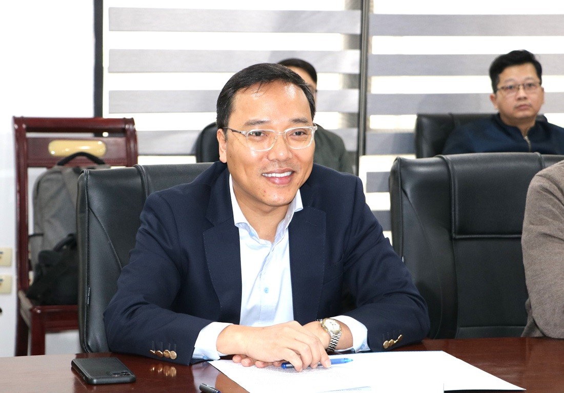 Thứ trưởng Nguyễn Hoàng Long làm việc với Tập đoàn Aes Thứ trưởng Nguyễn Hoàng Long làm việc với Tập đoàn Aes