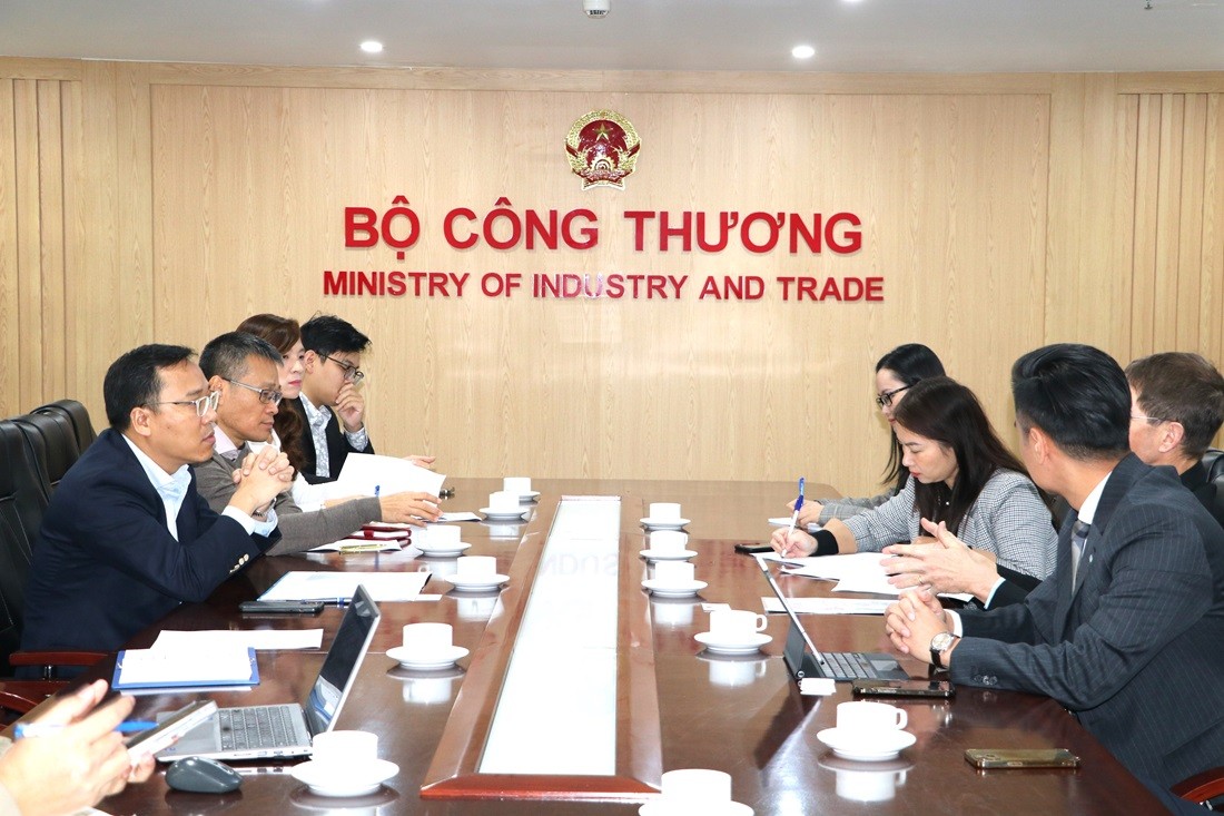 Thứ trưởng Nguyễn Hoàng Long làm việc với Tập đoàn Aes Thứ trưởng Nguyễn Hoàng Long làm việc với Tập đoàn Aes