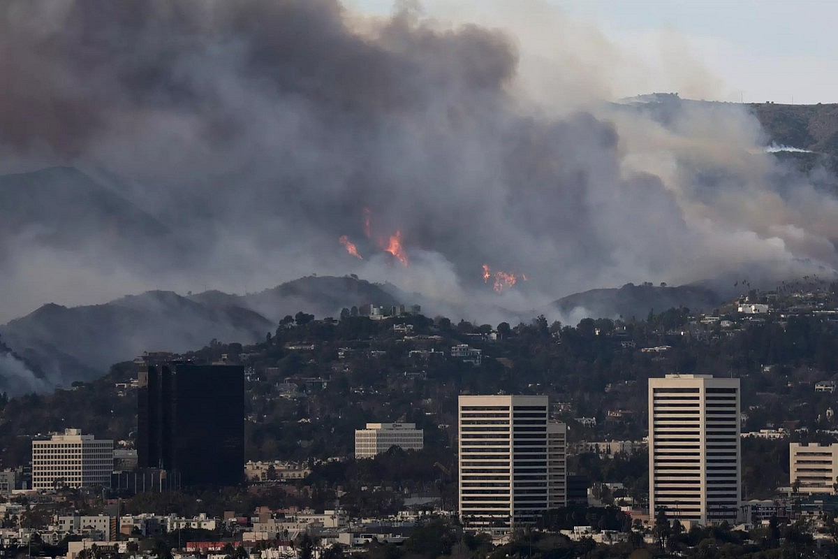 Los Angeles hứng chịu đợt cháy rừng tồi tệ nhất lịch sử