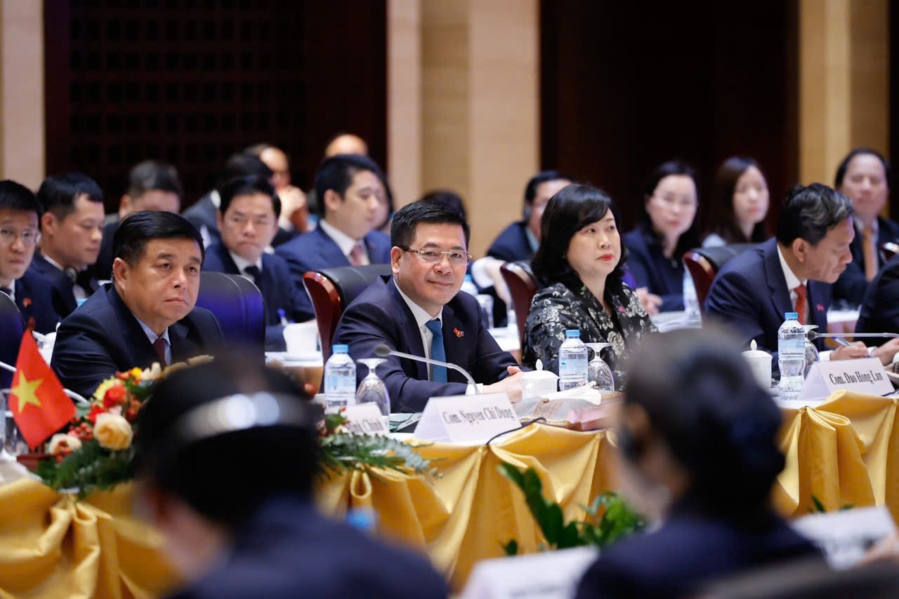 Kỳ họp 47 Ủy ban liên chính phủ hợp tác Việt - Lào: Kim ngạch thương mại tăng gần 34% năm 2024 Kỳ họp 47 Ủy ban liên chính phủ hợp tác Việt - Lào: Kim ngạch thương mại tăng gần 34% năm 2024