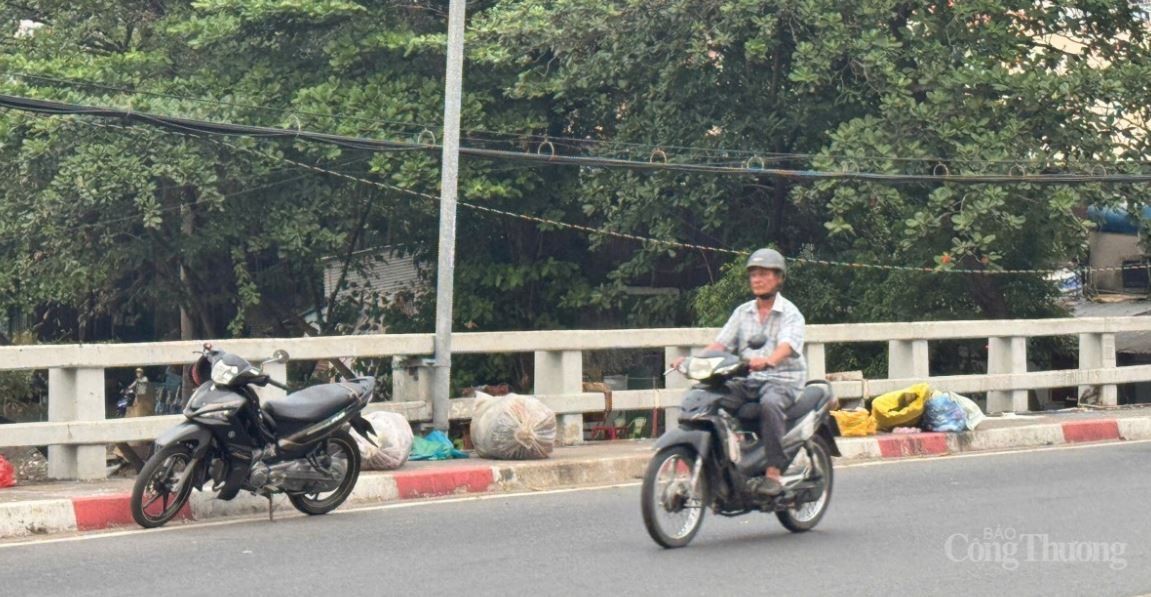 TP. Hồ Chí Minh: Rác ‘bủa vây’ quận Bình Thạnh