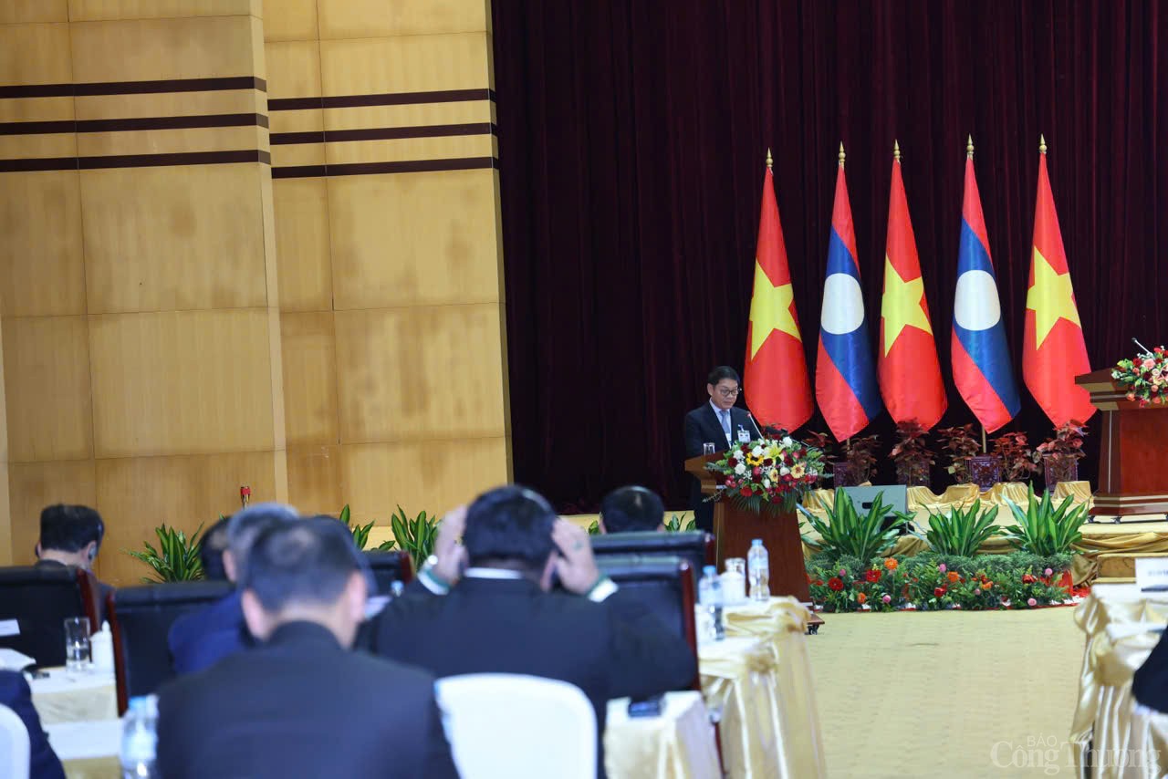 Chùm ảnh: Thủ tướng đồng chủ trì Hội nghị hợp tác đầu tư Việt Nam - Lào