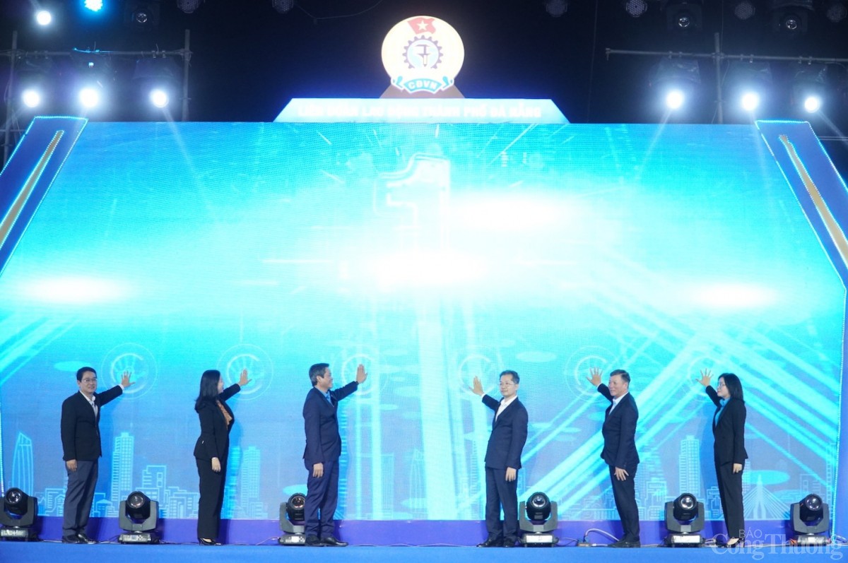 Khai mạc chương trình Tết sum vầy - Xuân ơn Đảng 2025 Khai mạc chương trình Tết sum vầy - Xuân ơn Đảng 2025