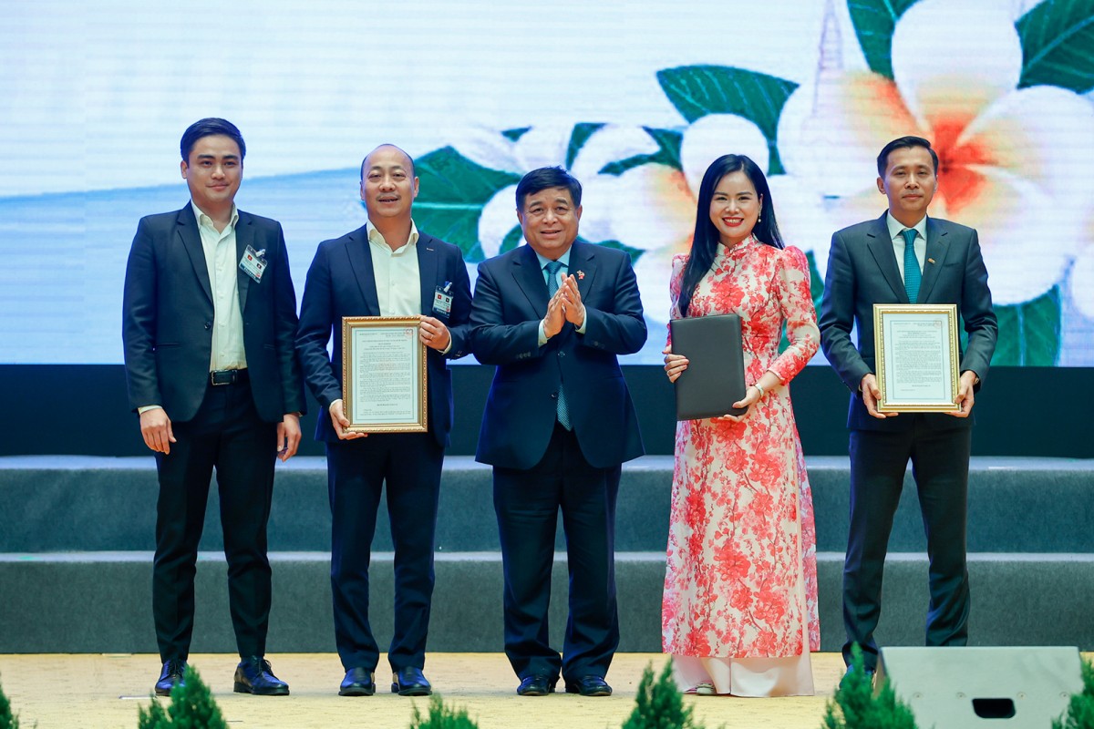 '8 cùng' để thúc đẩy thương mại, đầu tư Việt Nam - Lào