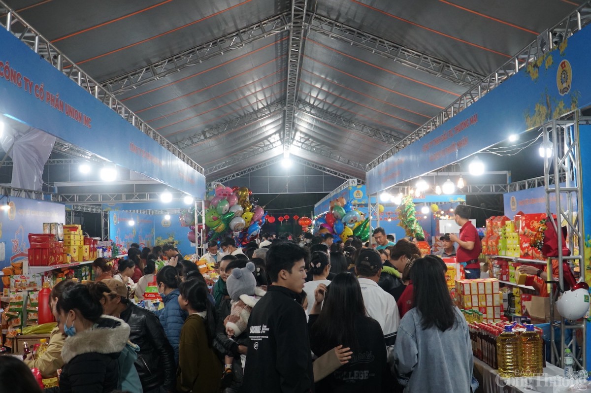 1.	Chợ Tết Công đoàn diễn ra trong 04 ngày, từ ngày 09/01/2025 đến ngày 12/01/2025 (nhằm ngày mùng 10, 11, 12 và 13 tháng Chạp) với quy mô gần 80 gian hàng của 39 đối tác phúc lợi.