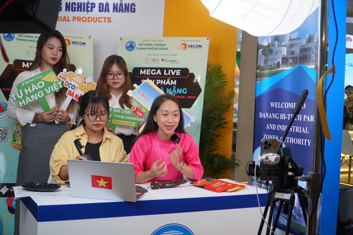 Xu hướng bán lẻ 2025 livestream bán hàng Xu hướng bán lẻ 2025 livestream bán hàng