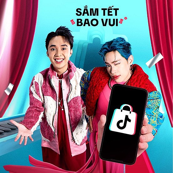 Người dùng vừa sắm quà Tết online vừa kết hợp giải trí Người dùng vừa sắm quà Tết online vừa kết hợp giải trí