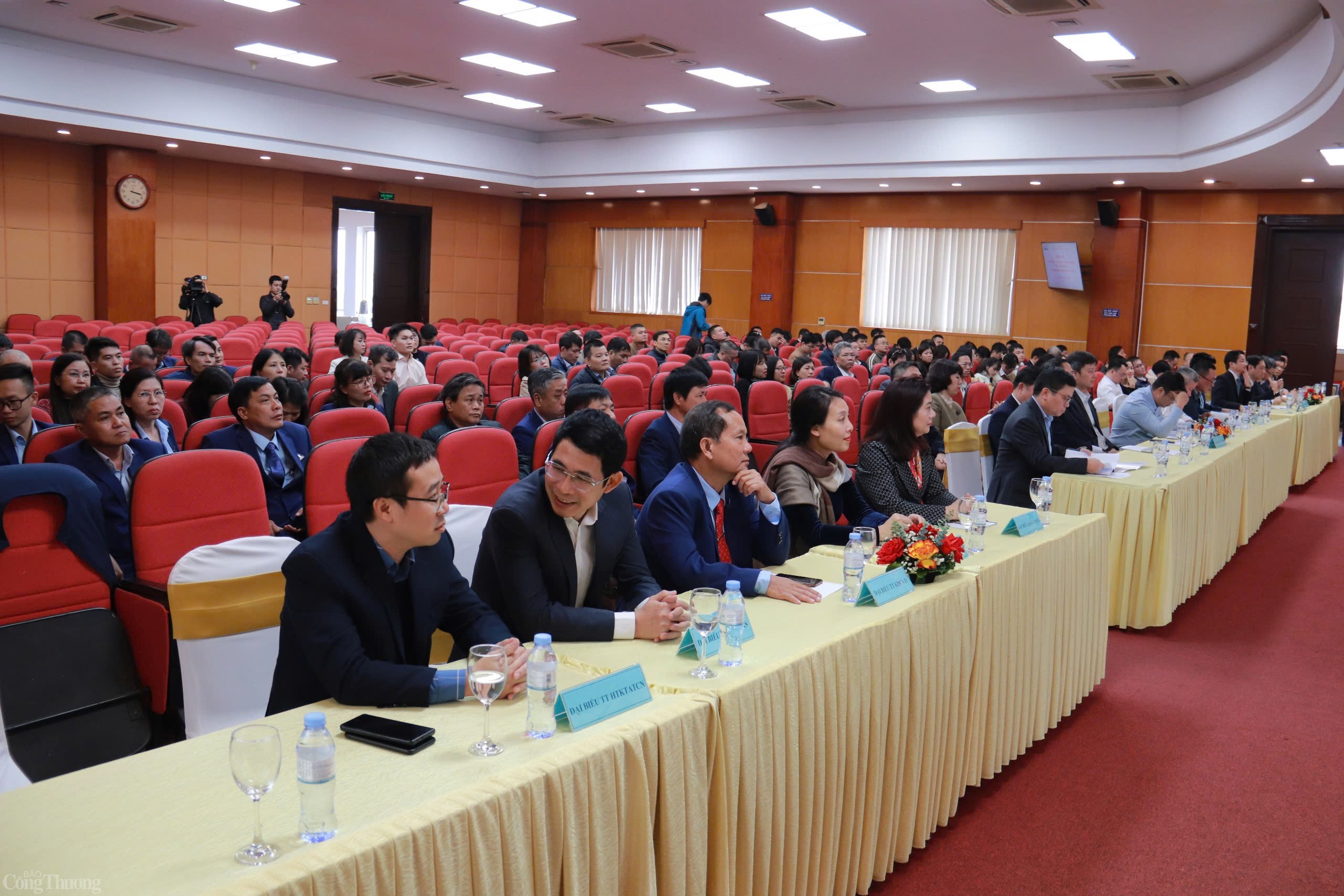 Nhiều kết quả tích cực góp phần phát triển ngành Công Thương Nhiều kết quả tích cực góp phần phát triển ngành Công Thương