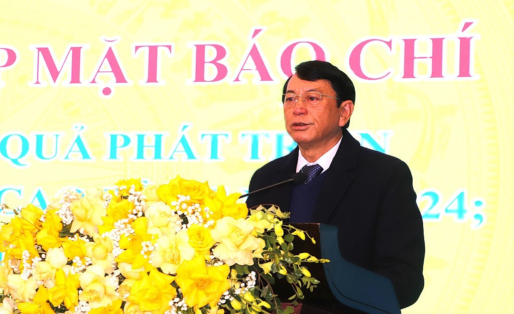 Phó Bí thư Tỉnh ủy, Chủ tịch UBND tỉnh Hoàng Xuân Ánh phát biểu tại buổi Họp báo (Nguồn ảnh: Cổng thông tin điện tử tỉnh Cao Bằng) Phó Bí thư Tỉnh ủy, Chủ tịch UBND tỉnh Hoàng Xuân Ánh phát biểu tại buổi Họp báo (Nguồn ảnh: Cổng thông tin điện tử tỉnh Cao Bằng)