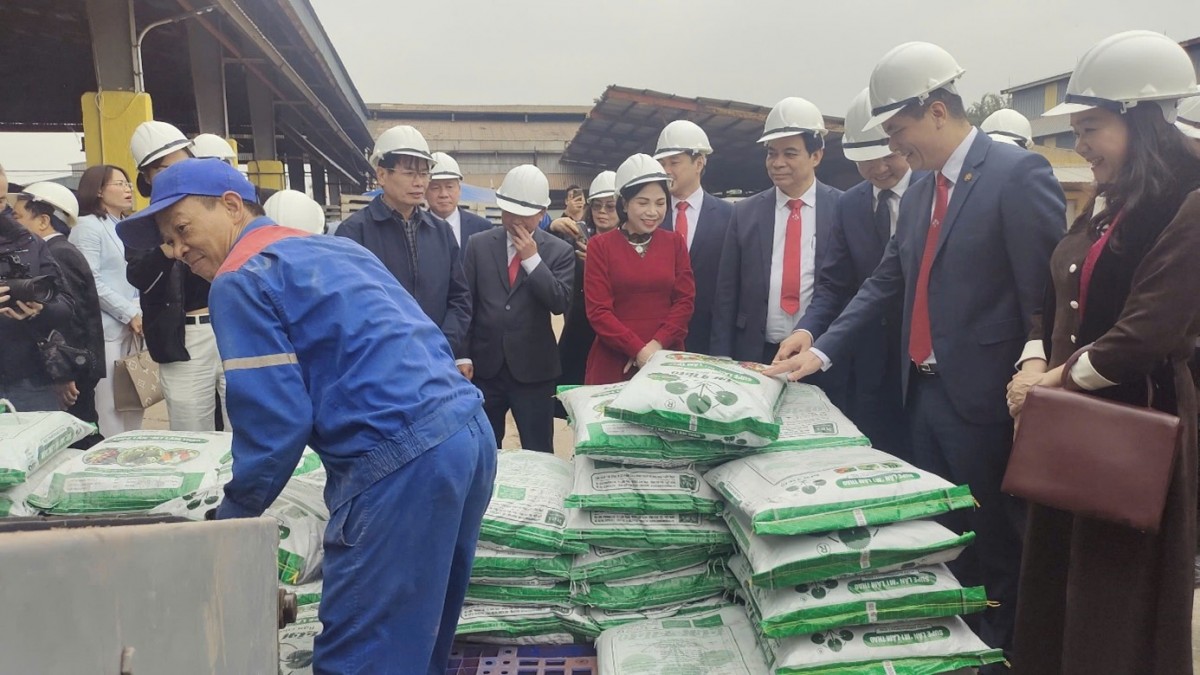 Supe Lâm Thao ra mắt 14 sản phẩm phân bón công nghệ Supe Lâm Thao ra mắt 14 sản phẩm phân bón công nghệ