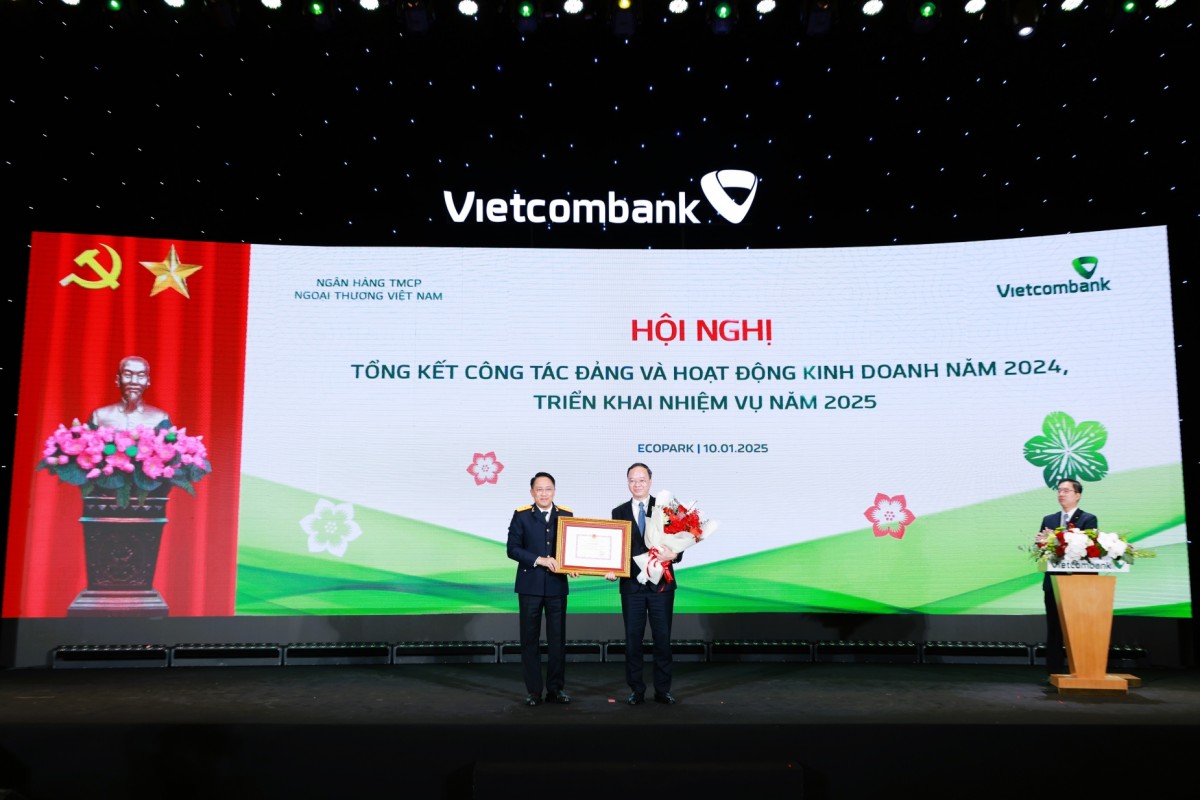 Vietcombank vững thế dẫn đầu, bứt phá với dấu ấn xanh