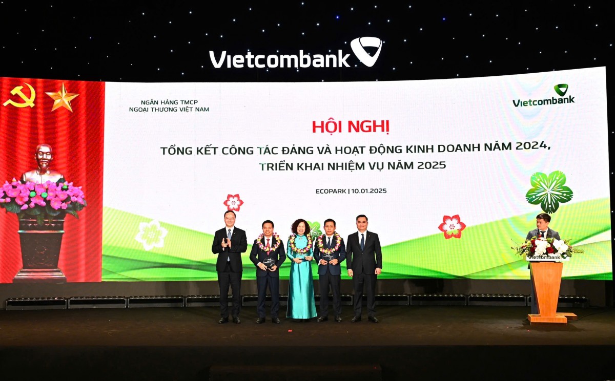 Vietcombank vững thế dẫn đầu, bứt phá với dấu ấn xanh