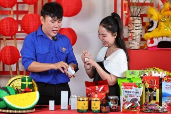Tổ chức phiên chợ trực tuyến mang Tết đến công nhân