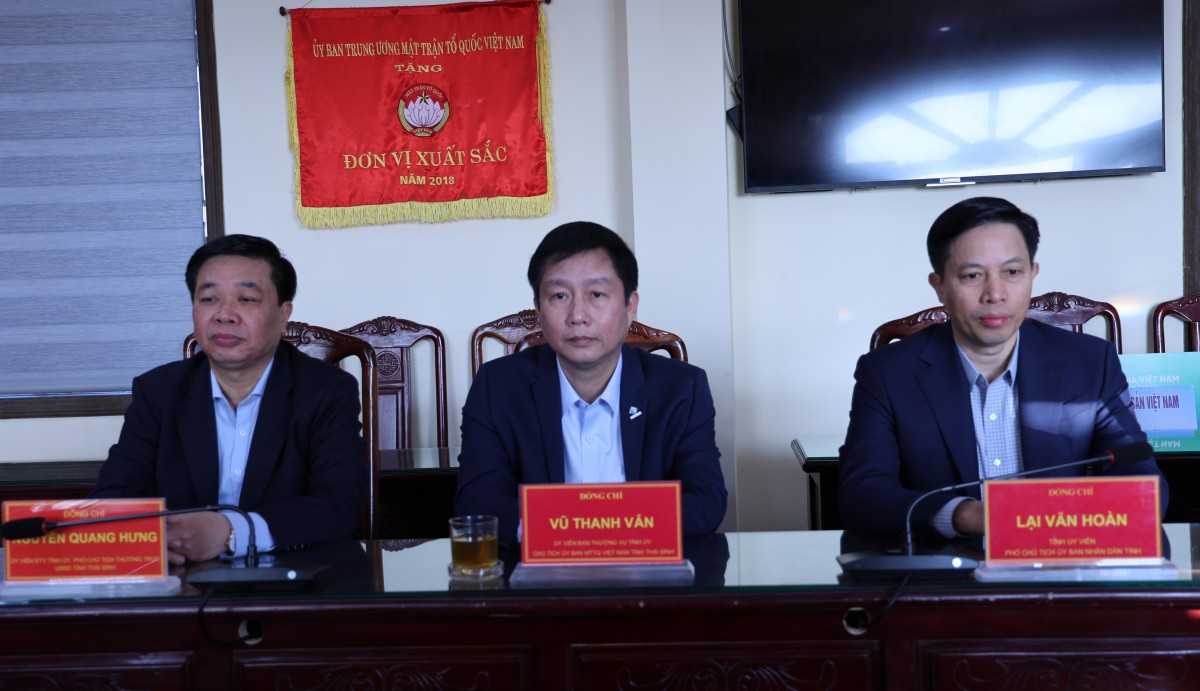 Bộ trưởng Nguyễn Hồng Diên thăm, tặng quà Tết hộ nghèo, người lao động tại Thái Bình