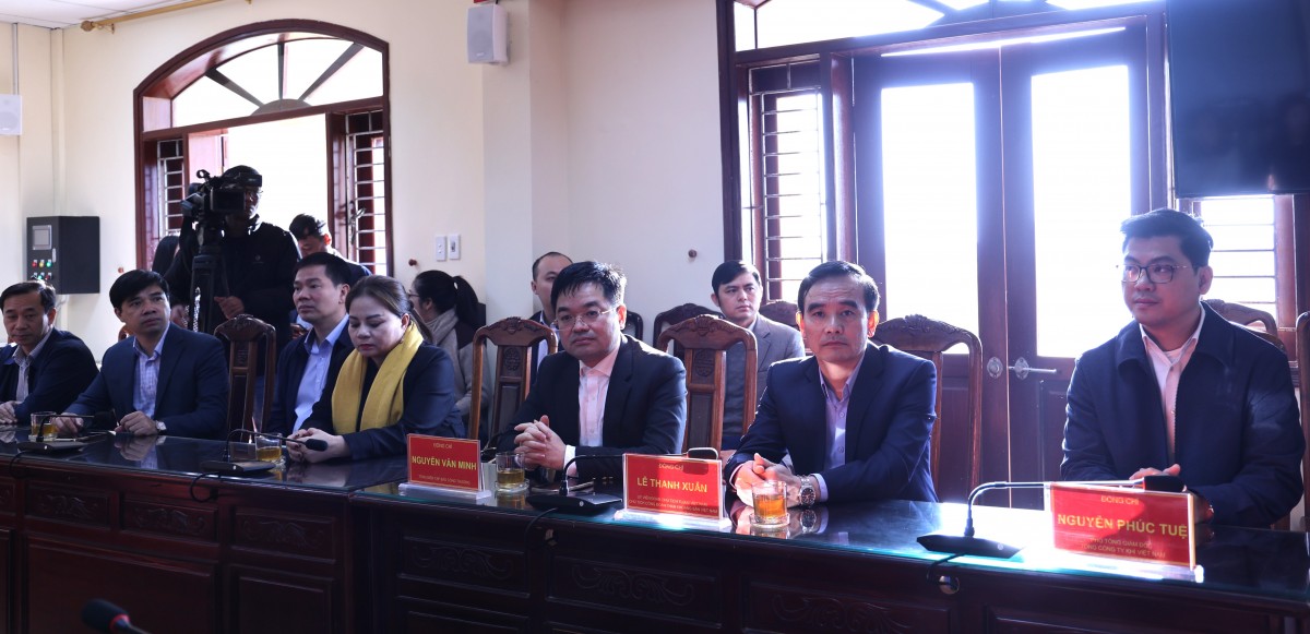 Bộ trưởng Nguyễn Hồng Diên thăm, tặng quà Tết hộ nghèo, người lao động tại Thái Bình