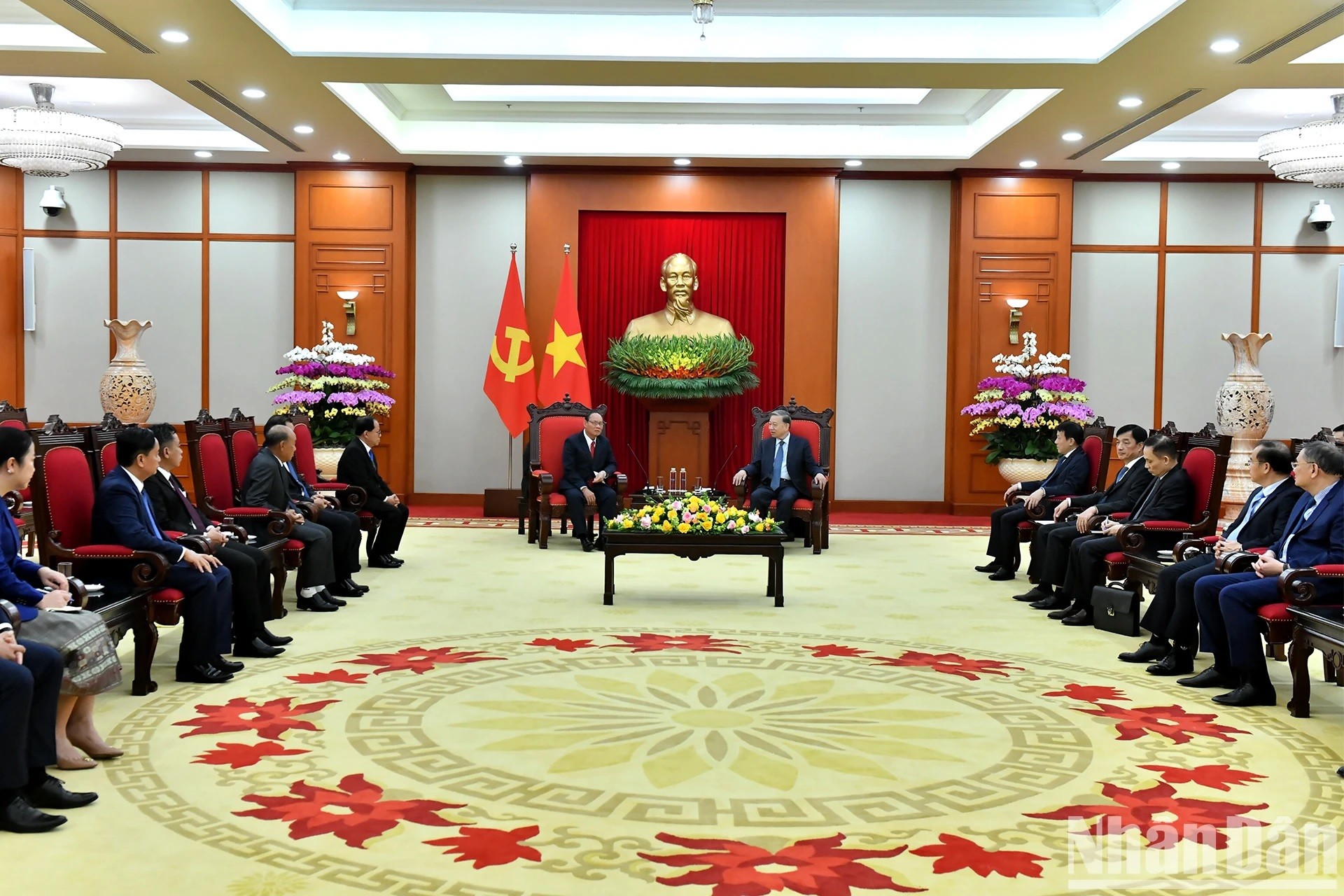 Tổng Bí thư Tô Lâm tiếp đồng chí Đại tướng Vilay Lakhamphong, Ủy viên Bộ Chính trị, Phó Thủ tướng Chính phủ, Bộ trưởng Bộ Công an Lào