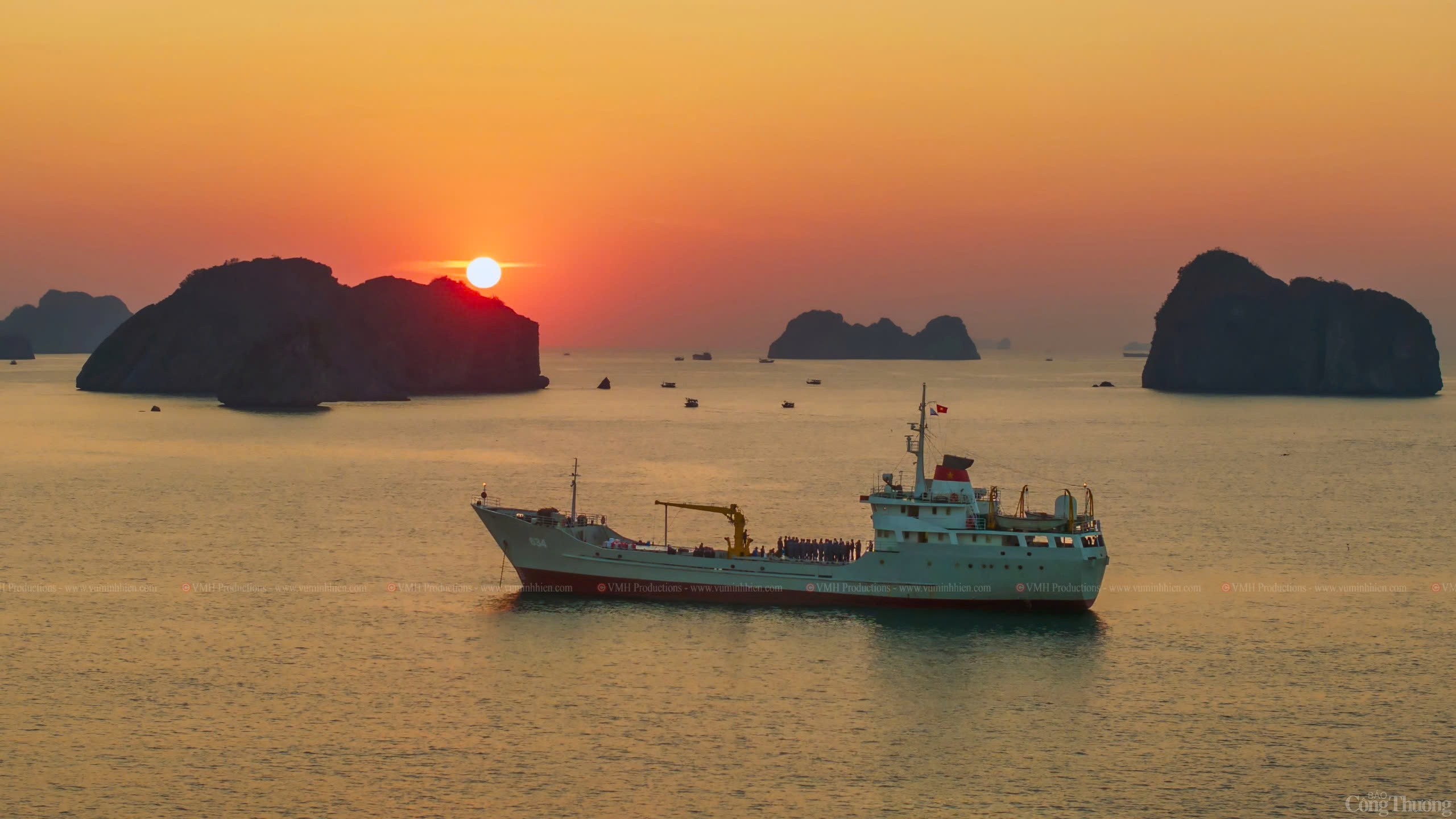 Tàu HQ 634 chở đoàn công tác của Vùng 1 Hải quân