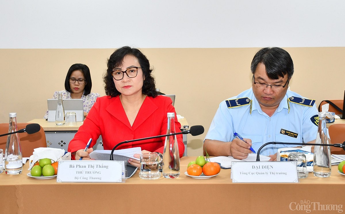 Bộ Công Thương làm việc với TP.HCM về hàng Tết 2025