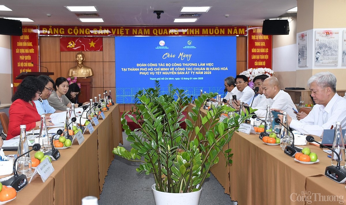 Bộ Công Thương làm việc với TP.HCM về hàng Tết 2025